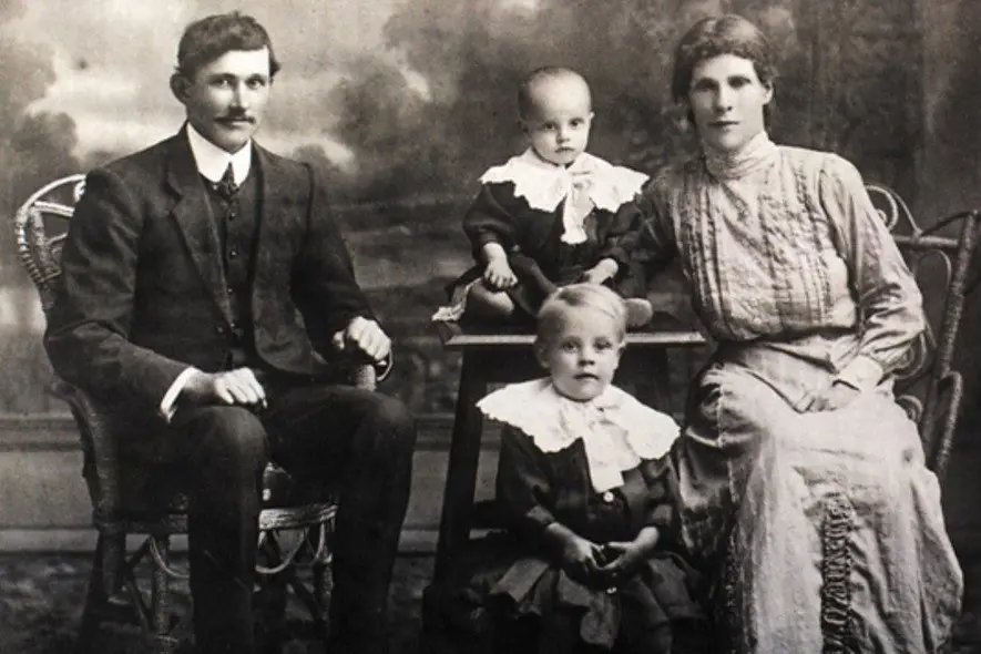 Barisa Batinich and his family. PHOTO: YOUNG HISTORICAL SOCIETY.