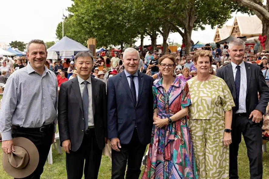 <p>Minister Stephen Kamper, Consul General Wang Yu, Member for Riverina Michael McCormack, Member for Cootamundra Steph Cooke, Arna Hay and Mayor Brian Ingram.</p>\\n