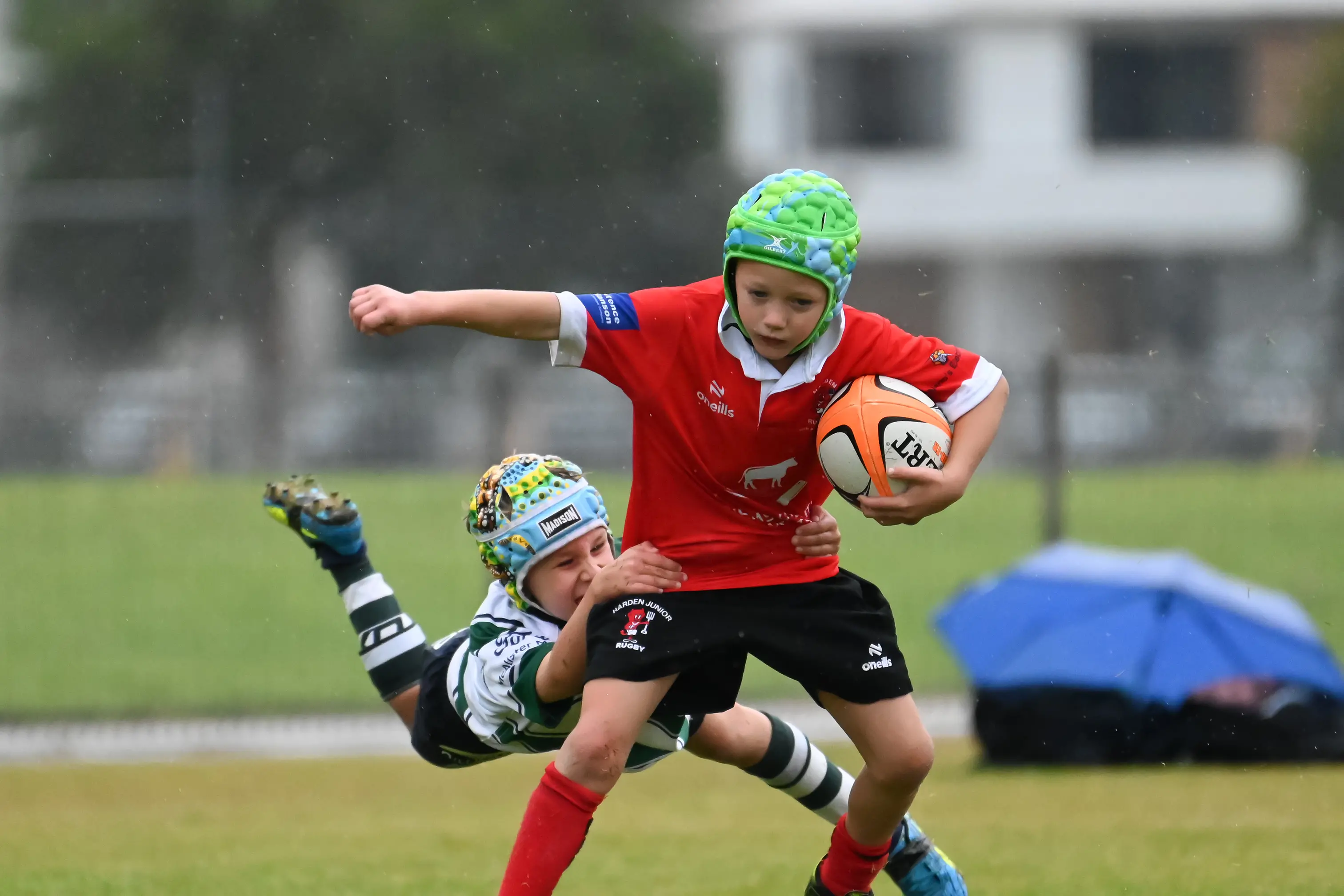 <p>Harden\\'s Reagan Tiller attempts to break free from Young\\'s Harvey Palmer. PHOTO: Melissa Beattie</p>\\n