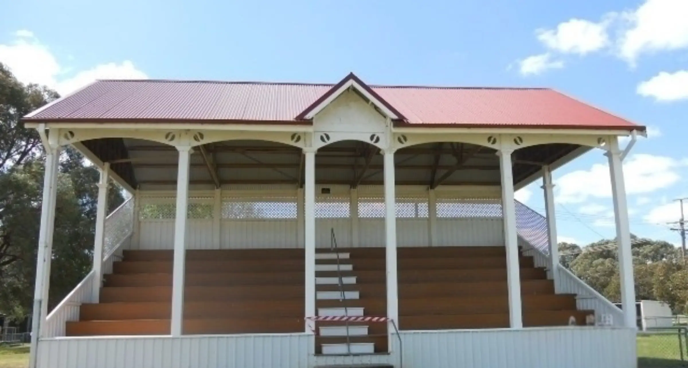 Community push underway to restore historic Boorowa grandstand