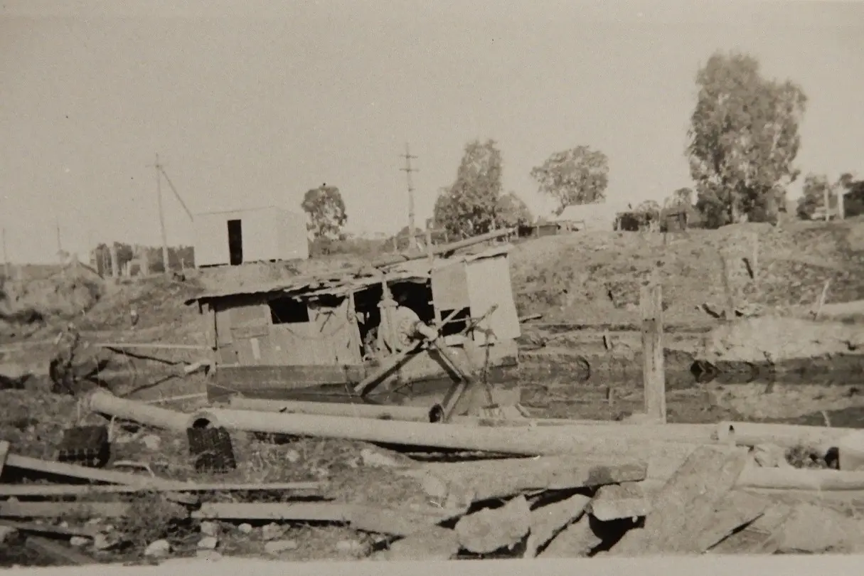 <p>One of the dredges along Burrangong Creek near Penrose Bridge. PHOTO: Young Historical Society </p>\\n