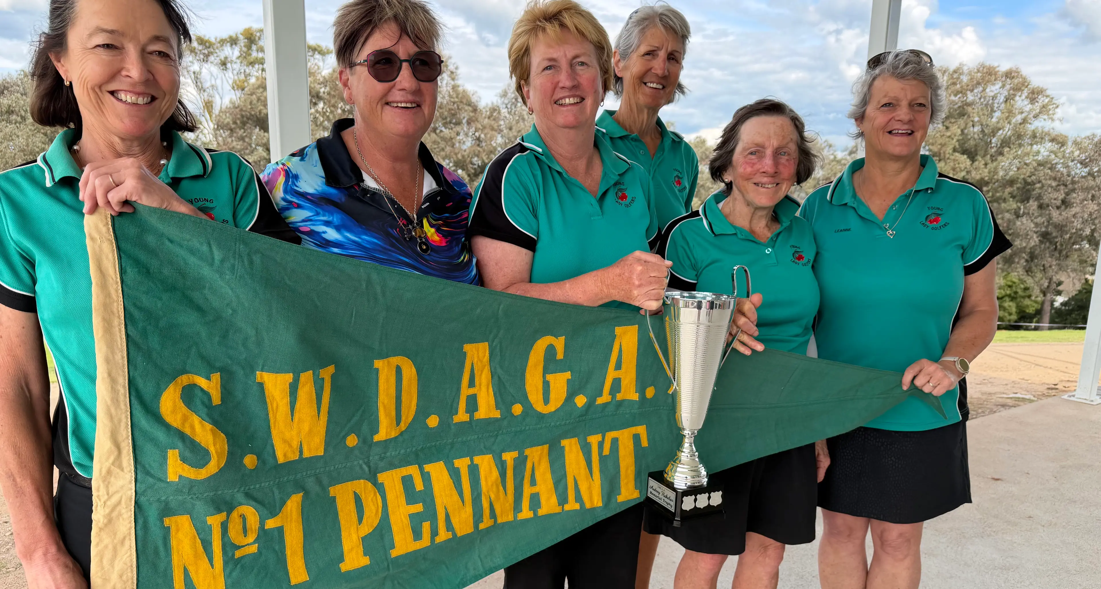 Young ladies golfers win Pennant